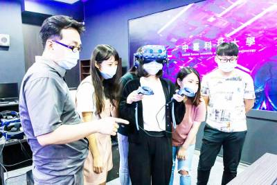 中臺科大攜手H.T.C打造「VR未來教室」