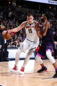 NBA/約柯奇奪MVP 兌現2年前曼巴挑戰