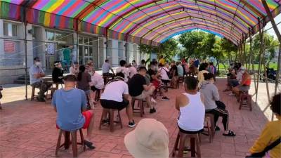 快新聞/新北金山一家7口染疫 今設快篩站一早湧入百人