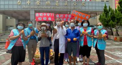 疫情中看見愛 嘉榮名醫林雍凱挺小農慰問醫護