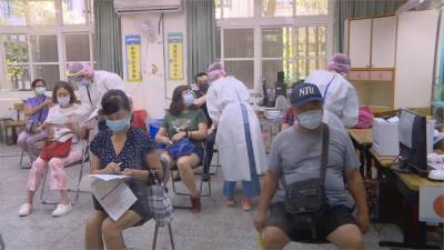 快新聞/第九類 第十類AZ疫苗今日開打! 民眾不挑廠牌:越快打到越好