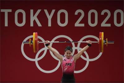 東奧/郭婞淳挑戰141kg!下秒「往後倒」萌翻全網