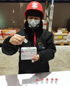 快新聞/立陶宛贈台2萬劑AZ疫苗 食藥署加速檢驗 核發封緘證明