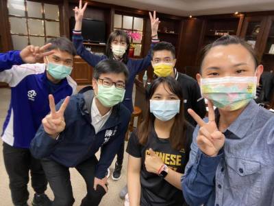 快新聞/與東奧選手相見歡 陳其邁發文曬同眶照
