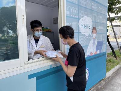 免下車省時避免感染中國醫藥大新竹附設醫院打造藥來速批價領藥快篩一次搞定