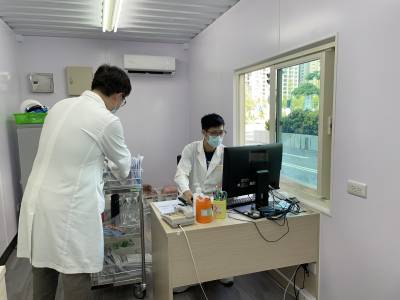 免下車省時避免感染中國醫藥大新竹附設醫院打造藥來速批價領藥快篩一次搞定
