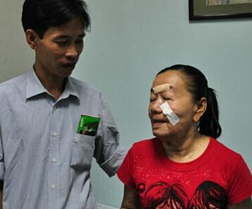 不可思議!26歲美女一夜衰老成90歲老太太!原因讓人不寒而慄...