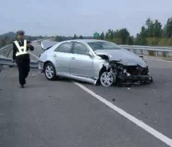 已經六個人走了...別再釀起爆胎車禍了!高速上開車爆胎的救命方法!!轉一次,必救一人