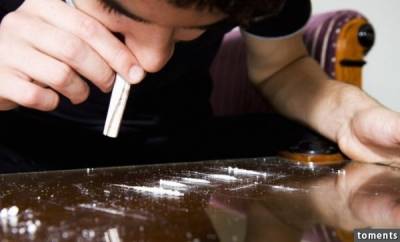 一名牙醫在網上po了一張他這輩子治療過最噁心的口腔,竟然是因為長期吃了『這東西』造成口腔內部潰爛...
